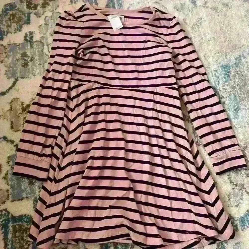 Tags have been removed gap kids pink and navy striped dress size M